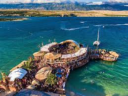 Der noa beach club zieht seit 2011 das partyvolk am partystrand zrce unweit des beliebten urlaubsortes novalja an. Mobile Homes At The Noa Glamping Resort Novalja Island Pag Dalmatia Croatia