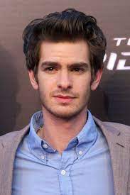 メンズ海外セレブの髪型30選 日本人でも似合う頼み方 セットの秘訣まで解説 slope スロープ アメリカ人俳優 セレブ アンドリューガーフィールド