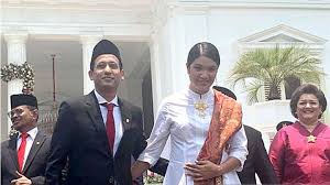 Di balik kesuksesannya, ada wanita bernama franka franklin makarim yang juga berperan besar. Gerak Gerik Mesranya Nadiem Makarim Dan Franka Franklin Cinta Cantika Com