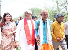 एक ग्रामीण का न्योता, मुख्यमंत्री का अपनापन – प्रधानमंत्री आवास से साकार  हुआ सपना, मुख्यमंत्री ने कराया गृह प्रवेश – Media Passion : Raipur News  Chhattisgarh India