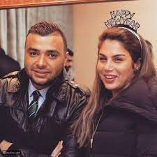 ونشرت والدتها الصور على صفحتها الخاصة على موقع التواصل ØµÙˆØ±Ø© Ø²ÙˆØ¬Ø© Ø±Ø§Ù…ÙŠ ØµØ¨Ø±ÙŠ Ø¨Ø¯ÙˆÙ† Ù…ÙƒÙŠØ§Ø¬ ÙˆØ´Ø¨Ù‡ ÙƒØ¨ÙŠØ± ÙŠØ¬Ù…Ø¹Ù‡Ø§ Ø¨Ø§Ù„Ø´Ø­Ø±ÙˆØ±Ø© Ù„ÙŠØ§Ù„ÙŠÙ†Ø§