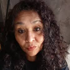 Gustar es fácil, el interés es otra cosa... Fíjate, no te enganches de lo  que no es real y aprende a diferenciar...