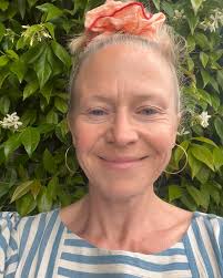 I am so sorry about the noise at the beginning of the video…. It was my  taxi arriving 🫣😂 wanted to do a quick video about our exciting new  workshop before I left!!! Please check out @sarahwestonartist ...