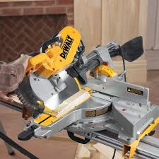 While the right fence during cutting bevel lifted off. 12 In Double Bevel Sliding Compound Miter Saw Dws779 Dewalt