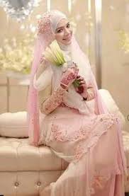 Umumnya banyak pria yang malu untuk menggunakan baju couple dengan banyak motif atau berwarna terang seperti pink, kuning, biru mudah, atau lainnya. Rose Gold Malay Wedding Hijab Wedding Dress Simple Addicfashion