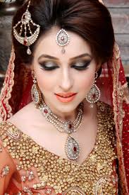 Allenora Annie Signature Saloon Okara