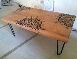 table basse bois massif sur hairpin legs motif pochoir inspiration mandala customiser table basse decoration table basse table basse bois