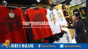 Kaos tema halloween | trick or treat 2. Kaus Couple Jadi Buruan Jelang Valentine Surya Malang