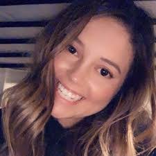 Lauren Arnett's Instagram, Twitter & Facebook