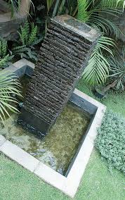 Anda dapat memilih desain taman minimalis depan rumah di lahan sempit dari sejumlah jenis dan varietas yang tersedia di taman rumah minimalis dengan kolam ikan kecil furniture dekorasi di pasar. Begini Tips Hadirkan Kolam Ikan Kecil Dan Murah Di Rumah Ini Dia Semua Halaman Idea