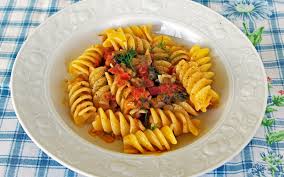 Un piatto povero che racchiude dentro tutta l'anima della sicilia. Pasta Con Finocchietto Selvatico Pomodorini E Mandorle