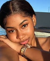 I need a best friend 😟 Age not matter❣️ If you're 40 and above give me a  hi 👋