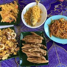 Kerabu yang digoreng dengan tepung dan disiram dengan sos thai. Rahsia Viral Rm10 Untuk 45 Ekor Udang Celup Tepung
