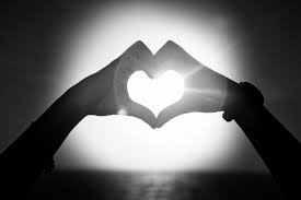 Hande Herz Liebe Dunkel Gothic Meer Nahe Sehnsucht Licht Warme Zuversicht Wallpaper Schwarz Weiss Hd 2397x1600 Hand Herz Wallpaper Schwarz Schwarz Weiss