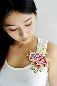 Cloisonne enamel & embroidery: jewellery by Heng Lee. He lives in Taiwan.  See Blogroll for a link.