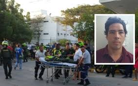 El presidente de colombia, iván duque, confirmó que el helicóptero en el que viajaba fue impactado por disparos este viernes cuando se disponía a aterrizar en la ciudad fronteriza de cúcuta, lo que calificó de atentado cobarde del que salió ileso al igual que los demás miembros de su comitiva. Revelan Identidad De Presunto Autor De Atentado En Barranquilla