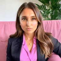 Melanie Barron's Instagram, Twitter & Facebook