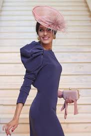 ¡encuentra toda la inspiración necesaria en estos post para ir de boda en invierno! Invitada Boda De Manana Otono Invierno Tocado Pequeno Vintage Vestido Morado In Vestidos Boda Invierno Vestido Invitada Boda Invierno Vestido Invitada Boda Dia