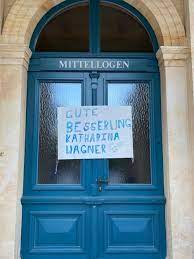 Denn vieles von dem, was festspielchefin katharina wagner als befreiungsschlag gegen das opernbiedermeier ihres vaters plante, ist inzwischen zum fluch geworden. Eroffnung Bayreuther Festspiele Kein Normaler Julitag News Und Kritik Br Klassik Bayerischer Rundfunk