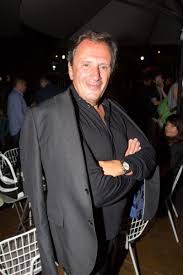 Livingstone brownnal kezdett el először dolgozni, akinek annyira megtetszett linda hangja és személyisége, hogy felhívta jonathan shalit. Tamas Kiraly Musician Photos News And Videos Trivia And Quotes Famousfix
