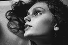 Foto Grayscale Seorang Wanita · Foto Stok Gratis