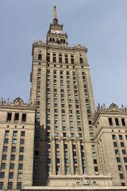 Varsovie, capitale de la pologne, est le centre économique du pays. Pologne Varsovie Ville Nouvelle Et Ancienne A La Fois Fyk Mag
