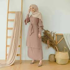 Budaya yang cukup mengakar kuat tentang baju lebaran ini tidaklah dilarang. 10 Inspirasi Model Baju Kurung Terbaru Dan Modis Untuk Guru