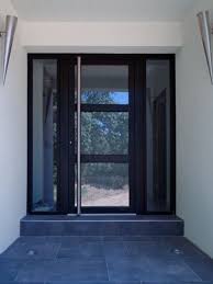 Menuiserie Aluminium Pont Saint Esprit Menuiserie Avec 2 Traverses Baton De Marechal Inox Brosse Vitrag Porte D Entree Porte Entree Vitree Idee Entree Maison