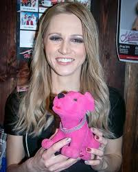 Welchen NAMEN sollen wir dem Bühnenmaskottchen geben🤔Vorschläge??? Schönen  Palmsonntag😊 🐶 #thinkpink Foto: Werner Knaus