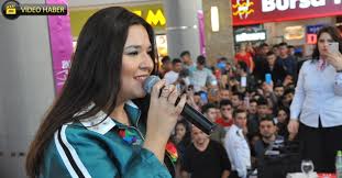 Kendisini sosyal medyadan takip etmek isterseniz tuğçe kandemir instagram hesabı= tugcekbdemr. Park 328 Avm 039 De Tugce Kandemir Konser Verdi