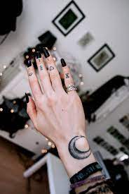 Or just phrases and quotes that a person likes. 1001 Beautiful Finger Tattoo Ideas And Their Meaning