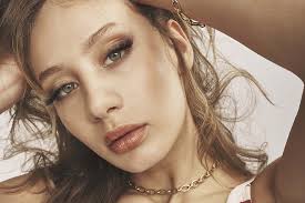 Her birth sign is scorpio and her life path number is 8. Chadia Rodriguez Avrei Voluto Un Idolo Che Mi Spingesse Dalla Parte Giusta