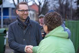 Dominic fritz, în aceeași situație ca nicușor dan: Povestea De ViaÈ›Äƒ A Lui Dominic Fritz NeamÈ›ul Pe Mana CÄƒruia IÈ™i LasÄƒ TimiÈ™orenii OraÈ™ul De La CopilÄƒria Intr O Familie NumeroasÄƒ La AcÈ›iunile De Voluntariat In Romania È™i PanÄƒ La Biroul In