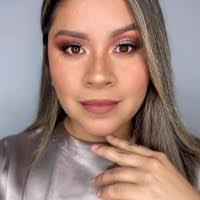 100+ perfiles de «Krizia»