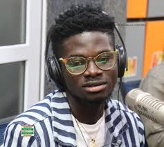 If you ever want to talk. Fans Mock Kuami Eugene S Rasta Hair As He Poses With Joyce Blessing Adomonline Com