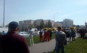 Учительница казанской гимназии, в которой произошла стрельба, альфия мустафина 11 мая рассказала, что во время нападения пострадал ее супруг. Hszwz7izbf6gpm