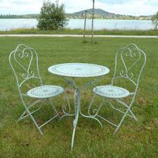 Il doit être en matériau assez durable pour résister à la pluie. Wrought Iron Garden Furniture Tables Chairs Benches