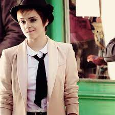 Pin By Steph K G On Fashion Frenzee Androgynous Fashion Gender Neutral Haircut Women Wearing Ties