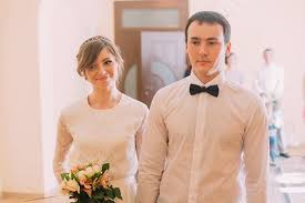 Eine standesamtliche hochzeit steht bevor und ihnen fehlen die ideen für eine originelle gestaltung? Outfit Ideen Fur Die Standesamtliche Trauung Hochzeitsblog I Brautsalat