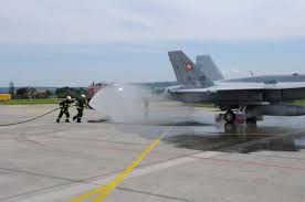 Une caserne est un bâtiment militaire. Les Portes Ouvertes De La Base Aerienne De Payerne Attirent La Foule