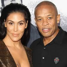 Dr Dre apologizes for assaulting Michel'le and Dee Barnes in the 90s