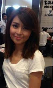 Medium Bob With Side Swept Bangs Side Bangs Hairstyles Medium Hair Styles Messy Short Hair