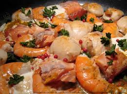 Poelee De La Mer Noix De St Jacques Saumon Et Crevettes Les Epices Rient