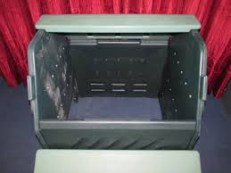 • 18 gallon plastic storage bin/tub and lid (i really like the rubbermaid roughneck tote bins) • drill and drill bits • plastic bin or bowl (for wetting newspaper, cardboard, etc.) • Lot Detail Rubbermaid Compost Bin