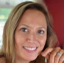 Aimee Hinton's Instagram, Twitter & Facebook