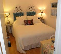 Have you ever had a guest or been a guest where you just wished for a little space and privacy? Master Bedroom In 2 Bedroom Apartment At Night Picture Of Boutique 444 Los Angeles Tripadvisor
