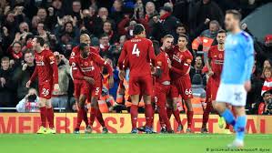 Siguen las protestas contra los glazer en el hotel de concentración y en el estadio. Liverpool Besiegt Manchester City Klar Sport Dw 10 11 2019