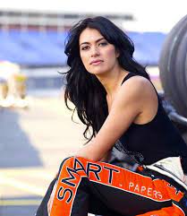 This beautiful american professional stock car racing driver is a household name among nascar fans. Leilani Munter Vegan Race Car Driver Female Racers Racing Girl Female Race Car Driver