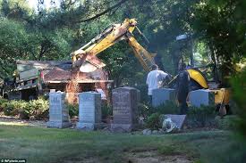 Whitney's grave at fairview cemetery in westfield, new jersey was finally given a headstone last week, after sitting vacant since. Bobbi Kristina S Father Bobby Brown Absent As She S Buried Beside Whitney Houston Daily Mail Online