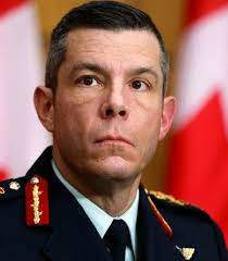 À partir de la 5 e saison, l'équipe d'animation est composée d'andré robitaille et édith cochrane. Major General Dany Fortin Age Wikipedia Wife Family Is He Married
